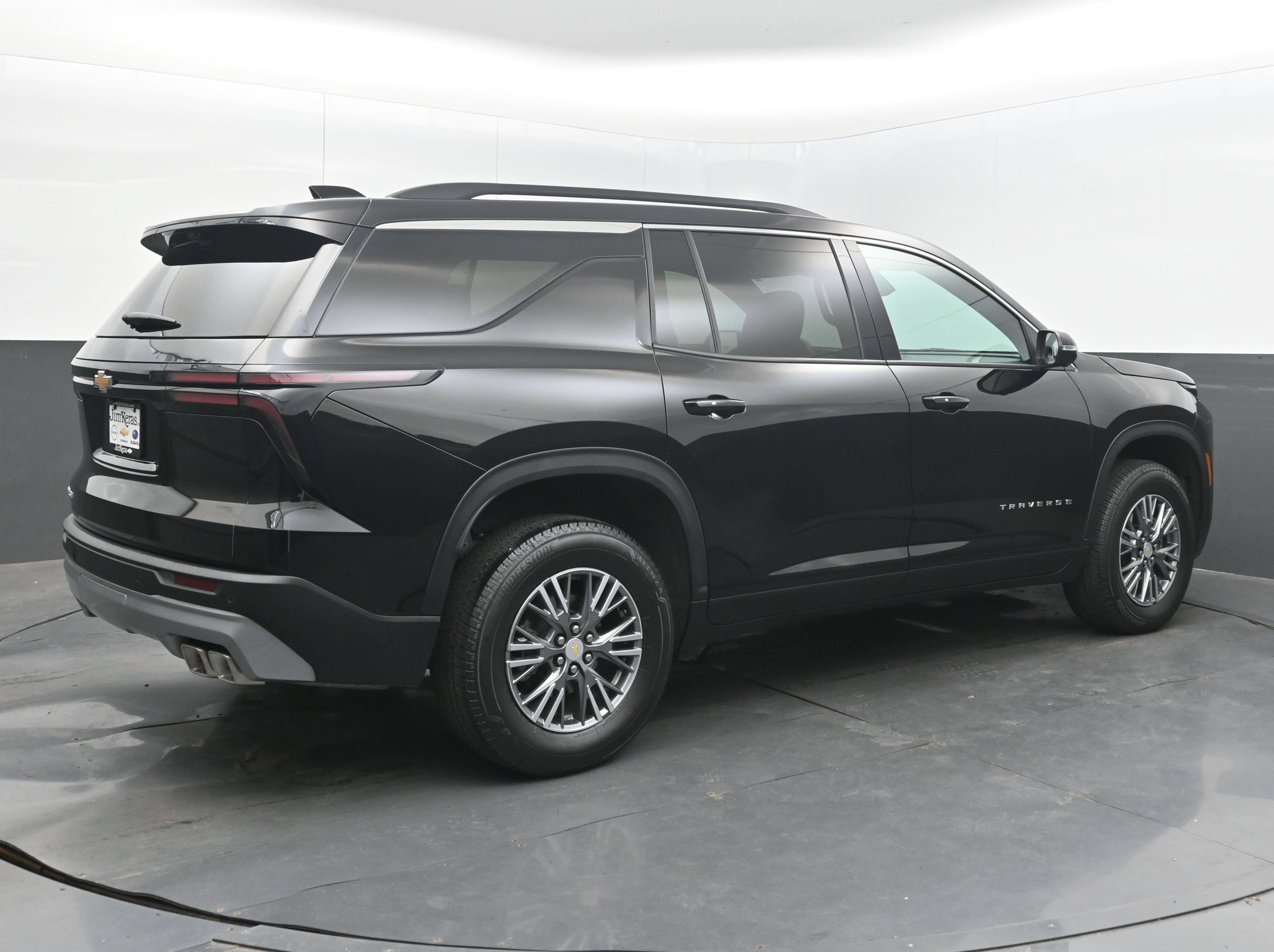Used 2026 Chevrolet Traverse LT w/ Driver Confidence Package FWD image 9