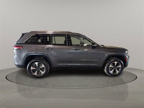 Used 2023 Jeep Grand Cherokee 4WD 4xe image 8