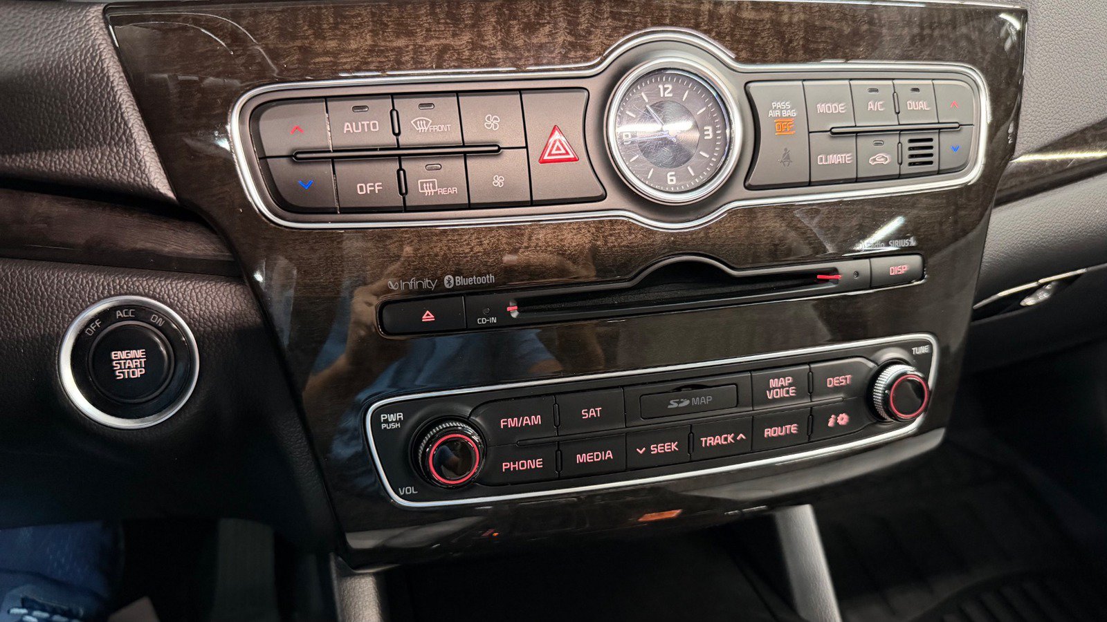 Used 2014 Kia Cadenza Limited FWD image 44