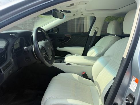 Used 2022 Lexus LS 500 w/ Interior Upgrade Package RWD image 12