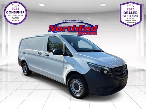 Used 2022 Mercedes-Benz Metris image 1