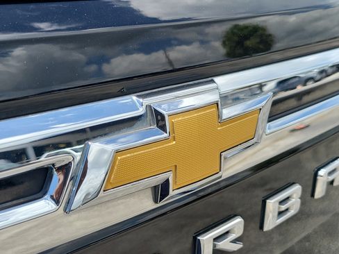 Used 2023 Chevrolet Suburban LT w/ Luxury Package RWD image 10