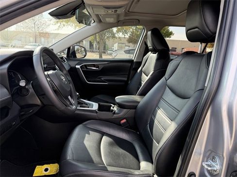 Used 2023 Toyota RAV4 XLE Premium image 25