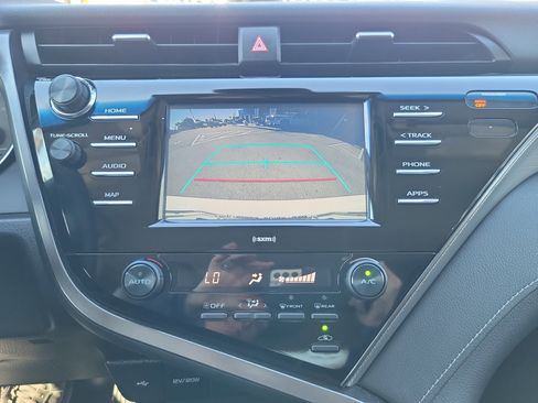 Used 2020 Toyota Camry SE FWD image 10