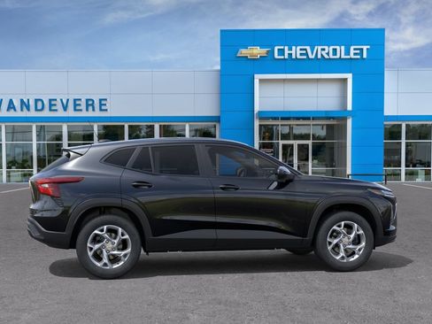 New 2026 Chevrolet Trax LS w/ LS Convenience Package FWD image 5