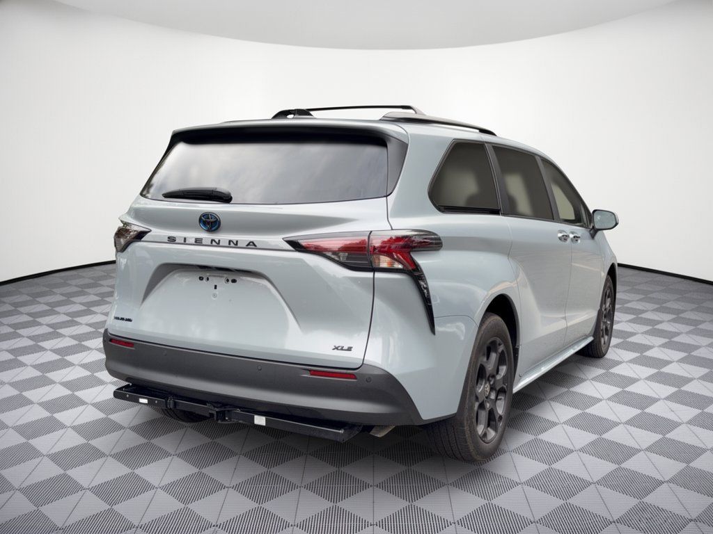 Used 2025 Toyota Sienna XLE Woodland Edition AWD/4WD image 9