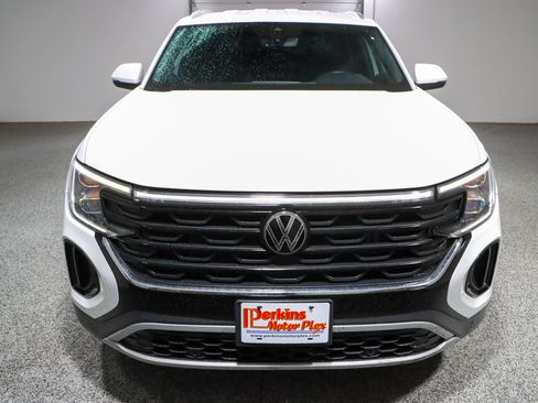 Used 2024 Volkswagen Atlas Cross Sport SE FWD image 4