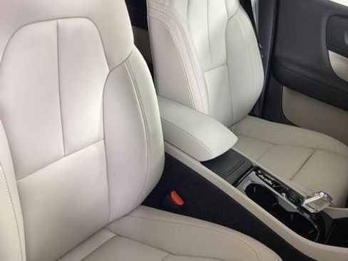 New 2026 Volvo XC40 B4 Plus w/ Climate Package image 20