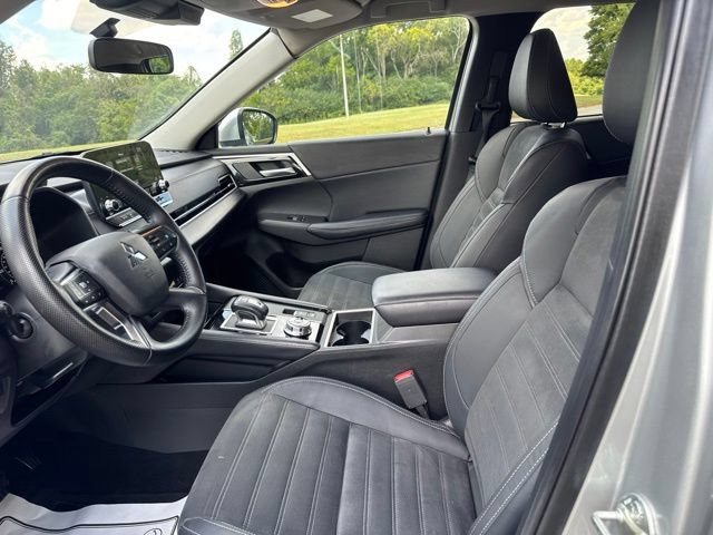 Used 2023 Mitsubishi Outlander SE AWD/4WD image 15