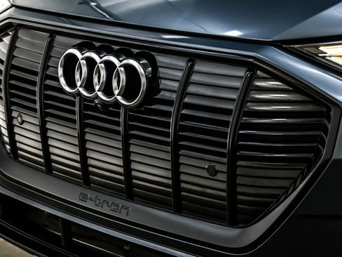 Used 2022 Audi e-tron Premium w/ Convenience Plus Package image 13