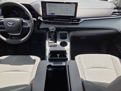 Certified 2025 Toyota Sienna XLE w/ XLE Plus Package image 7