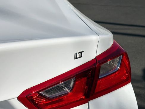 Used 2018 Chevrolet Malibu LT FWD image 28