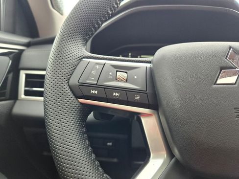 New 2025 Mitsubishi Outlander SE image 28