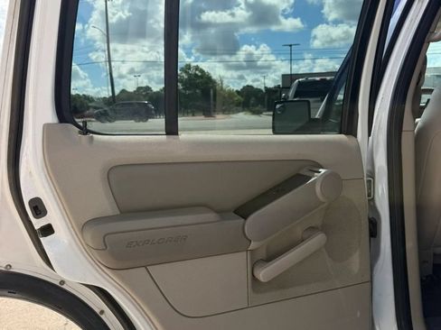 Used 2006 Ford Explorer XLT AWD/4WD image 7