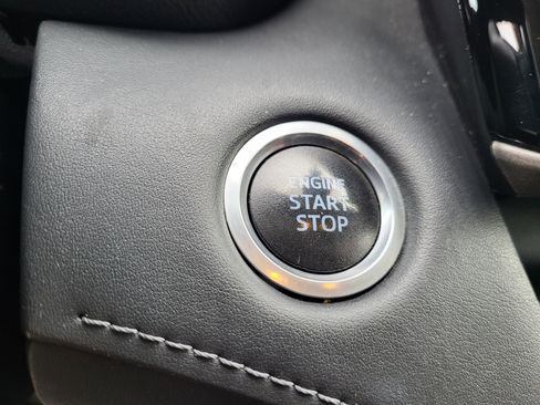 Used 2020 Toyota Highlander XLE image 25