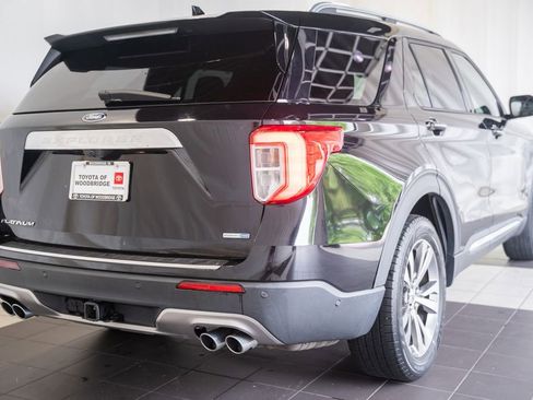 Used 2020 Ford Explorer Platinum w/ Premium Technology Package AWD/4WD image 4