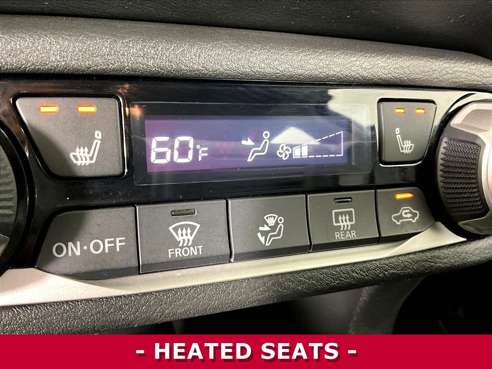 Used 2020 Nissan Versa SR w/ Convenience Package FWD image 37
