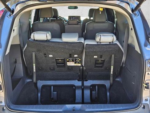 Used 2023 Toyota Sienna XLE image 6