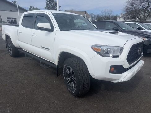 Used 2019 Toyota Tacoma TRD Sport w/ Technology Package image 6