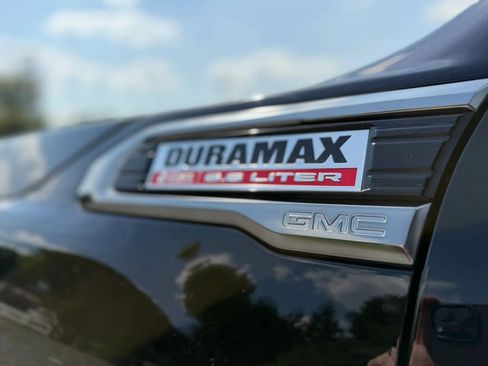 Used 2022 GMC Sierra 2500 AT4 w/ AT4 Premium Plus Package AWD/4WD image 11