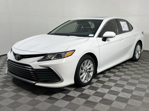 Used 2023 Toyota Camry LE image 4