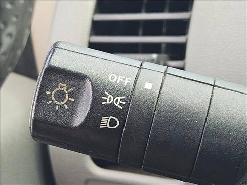 Used 2016 Nissan Frontier SV RWD image 8