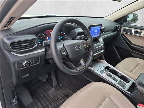 Used 2020 Ford Explorer XLT w/ Equipment Group 202A RWD image 9