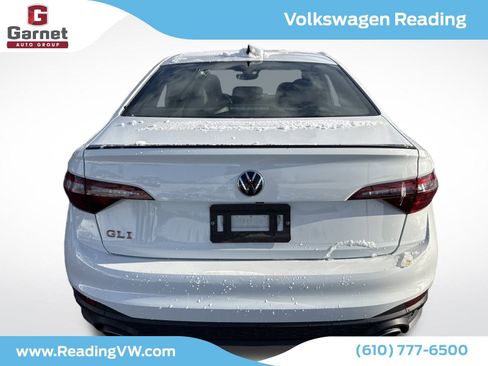 Used 2024 Volkswagen Jetta GLI Autobahn image 4