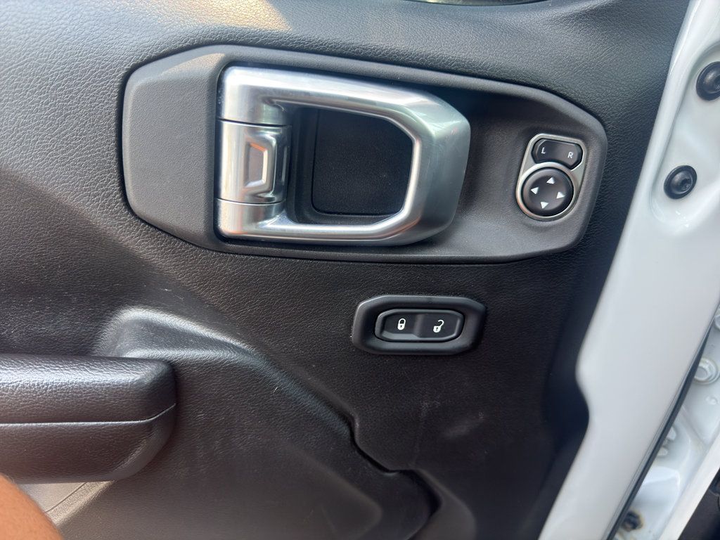Used 2023 Jeep Wrangler Rubicon w/ LED Lighting Group AWD/4WD image 15