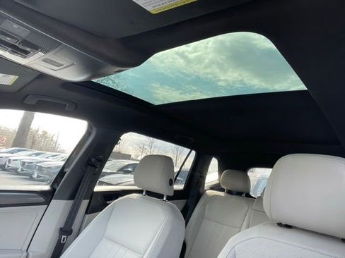 Used 2023 Volkswagen Tiguan SE R-Line image 23