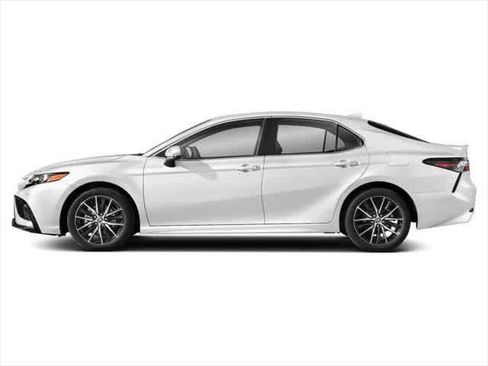 Used 2021 Toyota Camry SE image 3