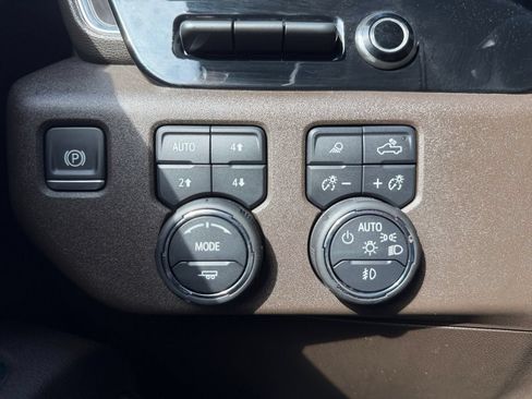 Used 2025 Chevrolet Silverado 1500 LTZ w/ Technology Package AWD/4WD image 19
