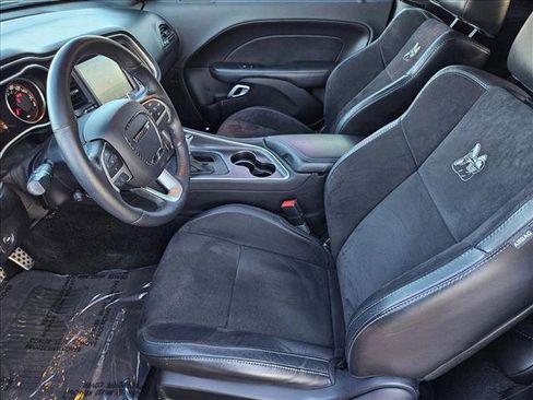 Used 2016 Dodge Challenger R/T Scat Pack w/ Leather Interior Group image 17