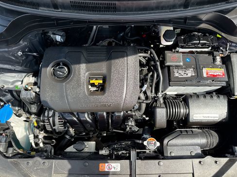Used 2025 Kia Soul LX w/ LX Technology Package FWD image 17