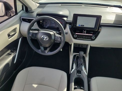 Used 2025 Toyota Corolla Cross L image 10