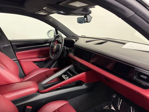 Certified 2025 Porsche Macan 4S Electric w/ Premium Package AWD/4WD image 15
