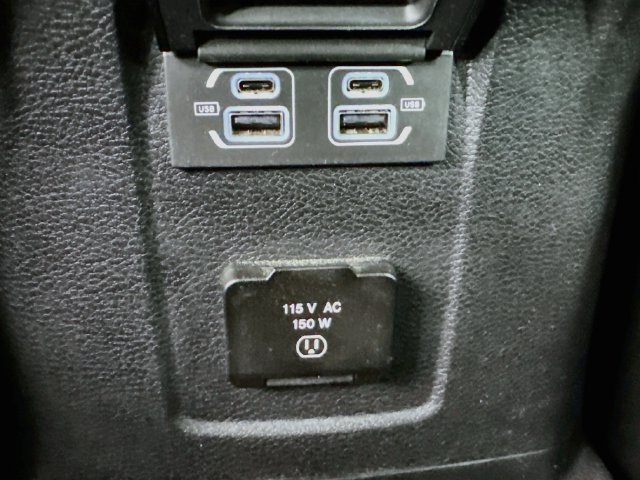 Used 2022 Jeep Wrangler Unlimited Sahara w/ Cold Weather Group AWD/4WD image 31