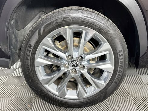 Used 2022 Toyota Highlander Limited FWD image 31
