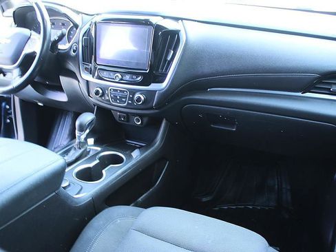 Used 2022 Chevrolet Traverse LT FWD image 21