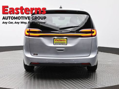 Used 2024 Chrysler Pacifica Touring-L FWD image 68
