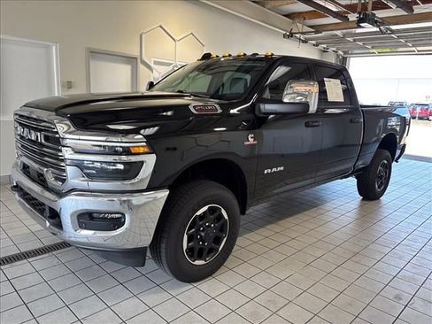 Used 2025 RAM 2500 Laramie AWD/4WD image 4