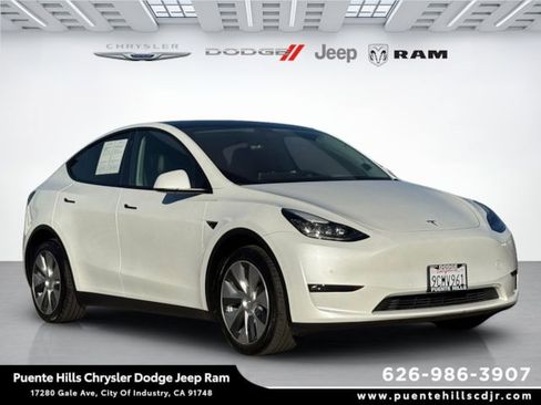 Used 2022 Tesla Model Y Long Range image 1