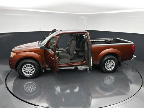 Used 2017 Nissan Frontier SV w/ SV Value Truck Package AWD/4WD image 38