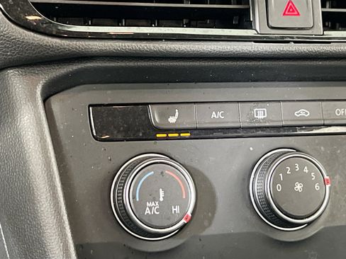 Used 2022 Volkswagen Taos SE image 18