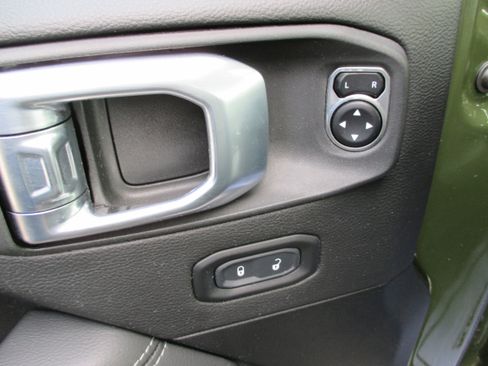 Used 2023 Jeep Wrangler Unlimited Sahara w/ Cold Weather Group image 13