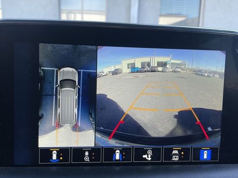 Used 2022 Chevrolet Tahoe Z71 w/ Luxury Package image 19