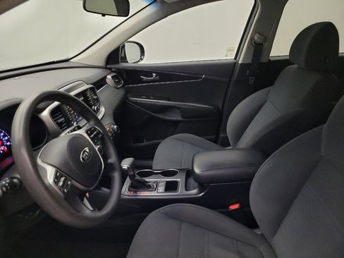 Used 2019 Kia Sorento LX image 17