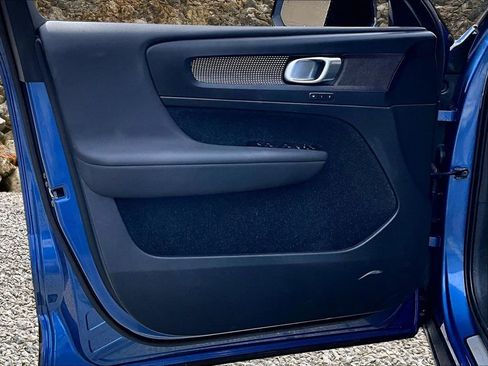 Used 2021 Volvo XC40 T5 R-Design w/ Climate Package image 21