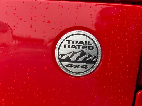 Used 2020 Jeep Gladiator Overland AWD/4WD image 28