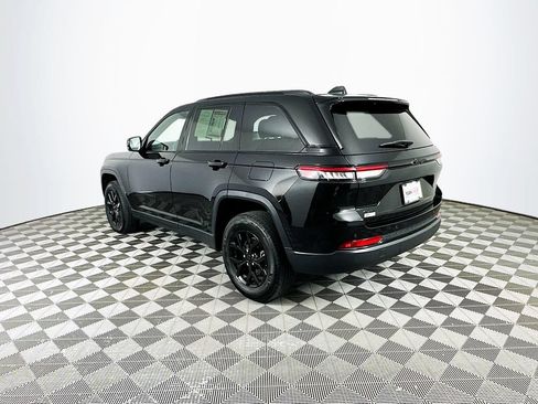 Used 2025 Jeep Grand Cherokee Altitude AWD/4WD image 8